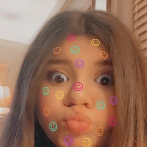 Meet your Posher, Camila